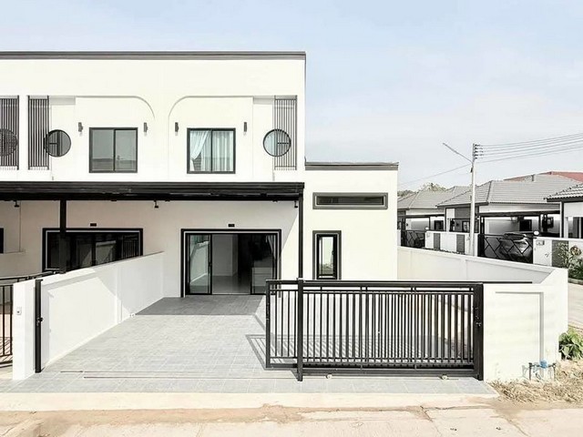 ขายทาวน์โฮม สไตล์ทันสมัย หมู่บ้านรัตนากรวิลเลจ17 พัทยา บางละมุง ชลบุรี FP-H01319 