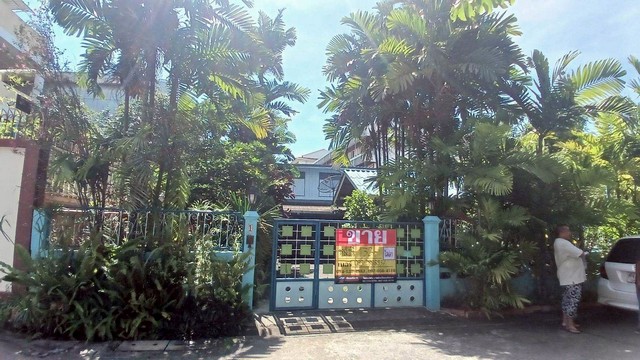 บ้านเดี่ยว 2 หลัง 132 ตร.วา  พร้อมสวนตกแต่งแล้ว ในทำเลศักยภาพ ซอยประชาอุทิศ 79 แยก 1 