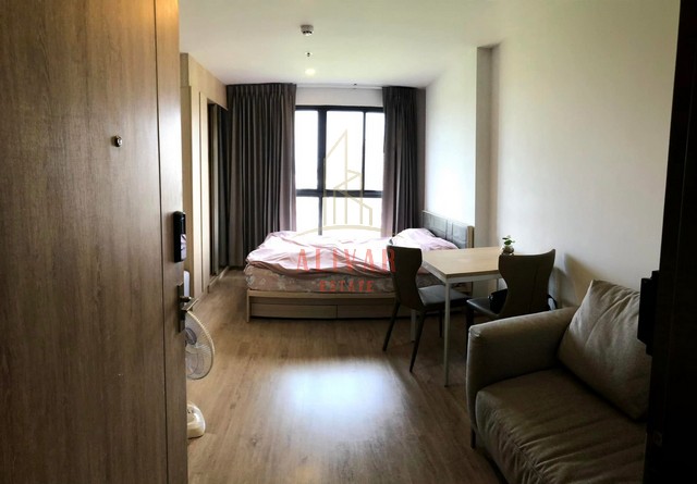 RC093725 Condo for rent IDEO O2 Fully-Furnished ใกล้ BTS บางนา และ Bangkok Mallค่าเช่า 12,000 บาท/เดือน - ประกัน 2 เดือน ล่วงหน้า 1 เดือนรายละเอียด :- ห้องขนาด 27 ตร.ม. - 1 ห้องนอน 1 ห้องน้ำ - 1 ห้องนั่งเล่น- ตึก C ชั้น 9 (ทั้งหมด 33ชั้น)- ครัวปิด มีระเบียง วิวบางกระเจ้า*เฟอร์นิเจอร์ : เตียงและฟูกนอนdunlop 5 ฟุต / พร้อมผ้าปูนอนและผ้าห่ม / วอลล์เปเปอร์- หมอนหนุนนอน 2 ใบ พร้อมปลอกหมอน / ตู้เสื้อผ้าพร้อมกระจกสูง2เมตร- โต๊ะเครื่องแป้งและเ