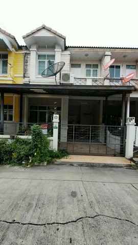 LV53257 ให้เช่า ทาวน์โฮม บ้านรื่นฤดี 5 รามอินทรา – หทัยราษฎร์ Baanruenruedee 5 Ramintra – Hatairathราคาเช่า : 12,000 บาท/เดือนที่ตั้ง : ถ.หทัยราษฏร์ แขวงบางชัน เขตคลองสามวา กรุงเทพฯ 10510ชื่อโครงการ : บ้านรื่นฤดี 5 รามอินทรา – หทัยราษฎร์ Baanruenruedee 5 Ramintra – Hatairathรายละเอียด : - ทาวน์โฮม 2 ชั้น - เนื้อที่พื้นที่ 24 ตร.ว.- 3 ห้องนอน - 2 ห้องน้ำ - 1 ห้องครัว - จอดรถในบ้าน 1 คัน - จอดรถหน้าบ้าน 1 คัน สิ่งอำนวยความสะดวก :- รปภ. 24 ชม.สถานที