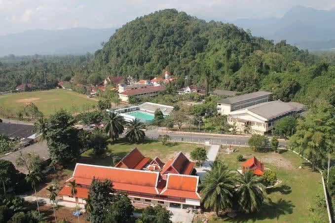 ขายโฮมสเตย์เรือนไทยพรมคีรี,นครศรีฯ ติดวัดเขาขุนพนม พร้อมห้องพัก 10 ห้อง บนเนื้อที่กว้างขวางถึง 5 ไร่ 67 ตารางวา