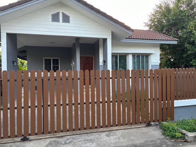 M650425ให้เช่าบ้านเดี่ยว 1 ชั้น  หมู่บ้านวนาสิริ พาร์ควิล❤️ พื้นที่ใช้สอย: 68 ตารางวา???? ค่าเช่า: 10,500 บาท/เดือน???? รายละเอียดบ้าน:3 ห้องนอน / 2 ห้องน้ำ1 ห้องรับแขก (แอร์ 1 เครื่อง)1 ห้องครัวเฟอร์นิเจอร์: โต๊ะกลาง 1 ตัว + ชั้นวางทีวี 1 ตัว???? ทำเลดี เข้าออกได้หลายทางใกล้ เทศบาลบางคูวัดเชื่อมต่อ ถนนราชพฤกษ์ ไปปทุมธานีใกล้ วัดไพร่ฟ้าเหมาะสำหรับครอบครัวที่ต้องการความสะดวกสบายในทำเ