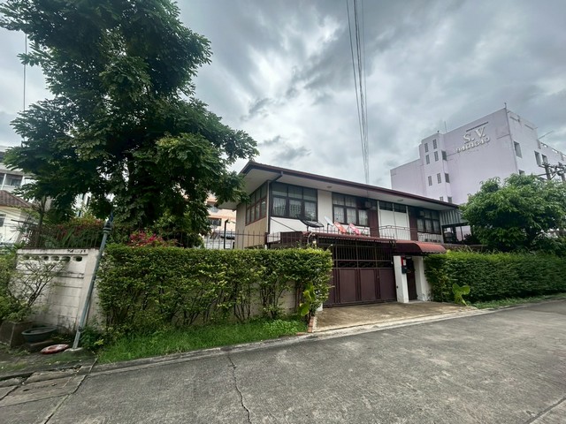 ให้เช่าบ้านเดี่ยว 135 ตารางวา  ซอย ซอยพหลโยธิน 40แยก6-1   ZJ177 