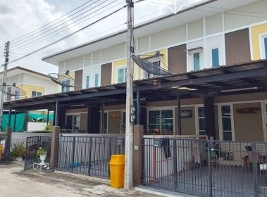 ขายทาวน์เฮ้าส์มือสอง อำเภอสามโคก จังหวัดปทุมธานี  โครงการ ฉัตรหลวง 10 สามโคก-ปทุมธานี