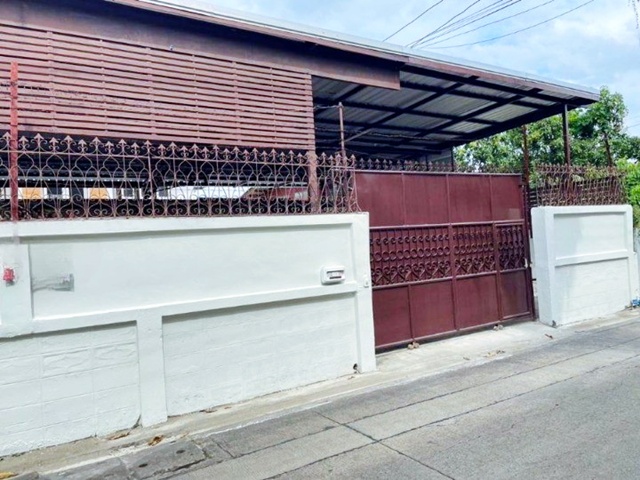 ซ. เรวดี 10-26  8ห้องนอน ให้เช่า บ้านเดี่ยว 2 ชั้น 102 ตร.วา. 302 ตร.ม. MRT ศูนย์ราชการนนทบุรี 400 ม.