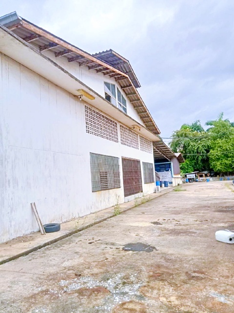 พื้นที่สีม่วง 6 ไร่ 1 งาน 3,000 ตร.ม. ตลาด สำโรงใต้ 2.4กม.ให้เช่าโรงงาน 2 ชั้น  BTS ปู่เจ้า 4.9 กม. พร้อมใบ ร.ง.4  รร.เซนต์แมรี่  2 กม.