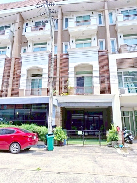 แยกโพธิ์แก้ว ให้เช่าทาวน์โฮม 4 ชั้น นวมินทร์ 81-91 MRT บางกะปิ 3.3กม.พร้อมอ่างอาบน้ำขนาดใหญ่ 3 นอน 5 น้ำ ตลาดอินทรารักษ์650 ม.