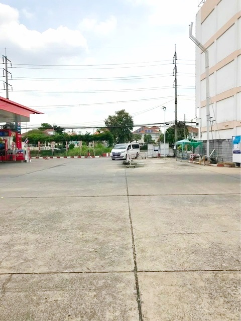 ให้เช่าที่ดิน ติดถนนใหญ่ประชาชื่น 321 ตร.วา. ม.ธุรกิจบัณฑิตย์ 1 กม.เดอะ มอลล์ งามวงศ์วาน 930ม. สี่แยกพงษ์เพชร  