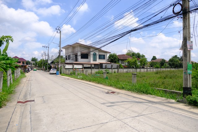 ขายที่ดิน 2 ไร่ สุเหร่าคลองหนึ่ง 13 ปัญญารามอินทรา ถมแล้ว  ขายถูกเนื้อที่รวม 2 ไร่  หรือ 800 ตารางวา (ผังสีเหลือง) หน้ากว้าง 30 เมตร ลึก 100 เมตรเข้า-ออกได้หลายทาง - ถนนคู้บอน- ถนนปัญญาอินทรา- ถนนรามอินทรา 109- ถนนกาญจนาภิเษก- ถนนหทัยราษฎร์ - ถนนเลียบคลองสอง- ถนนนิมิตรใหม่ราคาขายรวม 28,000,000 บาท (ตารางวาละ 35,000 บาท)สนใจนัดชมติดต่อ : คุณมงคล(เอก) 090-289-1419   Line : 9.mongkolคุณสันติธร (ต้อง) 086-344-9164   Line : coachtongWINNER