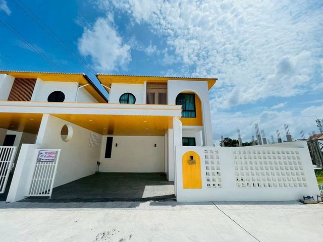 TEL:088-559 5199 คุณเอLine:https://line.me/ti/p/C0eGe0whLXขายบ้านมือ 1 โครงการ อริยะ-ศรีราชาพิกัด : ซากค้อ-หนองขาม (ซอยโรงน้ำพริก 2)ไม่มีค่าส่วนกลาง ใจกลางศรีราชาเริ่มต้น 3.99 ล้านเนื้อที่เริ่มต้น 45 ตรว.มีเพียง 4 หลังเท่านั้น ไม่มีค่าส่วนกลางบ้านแฝด 2 ชั้น มินิมอล สไตล์4 ห้องนอน 3 ห้องน้ำ 1 ครัว 2 ที่จอดรถมีห้องนอนชั้นล่างพร้อมของแถม 15 รายการ- ฟรีค่าโอนกรรมสิทธิ์- ฟรี แอร์ ห้องนอนใหญ่ 1- ฟรี กระจกกั้นห้อ