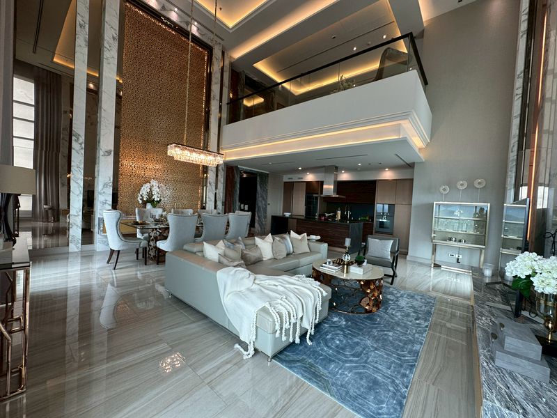 TEL:088-559 5199 คุณเอLine:https://line.me/ti/p/C0eGe0whLXFor sale!!  The Zea Sriracha ขาย!! เดอะซี ศรีราชา ห้องใหม่ (มือ1)ราคา 59,000,000 (พร้อมตกแต่ง)Penthouse 348.9 วิวทะเลแบบ 3 ห้องนอน 3 ห้องน้ำตกแต่งหรู พร้อมเข้าอยู่พร้อมโปรโมชันดี ๆฟรี ! เฟอร์นิเจอร์ Built-in ตู้เสื้อผ้าฟรี ! เครื่องปรับอากาศฟรี ! เครื่องทำน้ำร้อนฟรี ! ชุดครัว Built-inฟรี ! ค่าใช้จ่าย ณ วันโอนกรรมสิทธิ์สิ่งอำนวยความสะดวก- สระว่าน้ำ 1 สระ ระบบเกลือแบบ Infinity Edge Pool ยาว 30 ม. ลึก 1.2 ม. พร