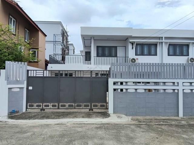 ให้เช่าบ้าน ย่านโชคชัย 4 ซอย 56 อยู่ในแหล่งชุมชน เหมาะอยู่อาศัยและทำออฟฟิศ