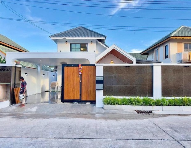 บ้านเดี่ยว หมู่บ้านพาราไดซ์ฮิลล์ 2 เขาน้อย เฟอร์เครื่องใช้ไฟฟ้าร้อมสระว่ายน้ำสุดหรู  ใจกลางเมืองพัทยา  