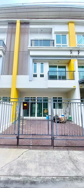 ให้เช่าทาวน์โฮม 3 ชั้น ม.เจ้าคุณทหารลาดกระบัง 1 กม. โลตัส ลาดกระบัง 52 400ม 3นอน 2 น้ำ ตลาดหัวตะเข้ 350 ม.  ARL ลาดกระบัง 4.3 กม.