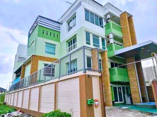 ตลาดอ่อนนุช 1.1กม. BTSอ่อนนุช 1.2กม. Stand Alone 4ชั้น 69ร.วา. 490ตร.ม. 3นอน 4 น้ำ  เข้าได้3 ทาง  ถ.ศรีนครินทร์ อ่อนนุช พัฒนาการตัดใหม่