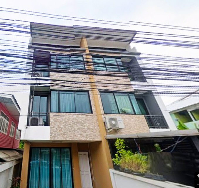 เฉลิมพระเกียรติ ร.9 8-16 4นอน MRT ศรีอุดม 2.3กม. ให้เช่าคฤหาสน์แนวตั้ง  3 ชั้น 19ตร.วา. 230ตร.ม.  3 น้ำ  ตลาดนัมเบอร์วัน ราม 2 1.9 กม. 