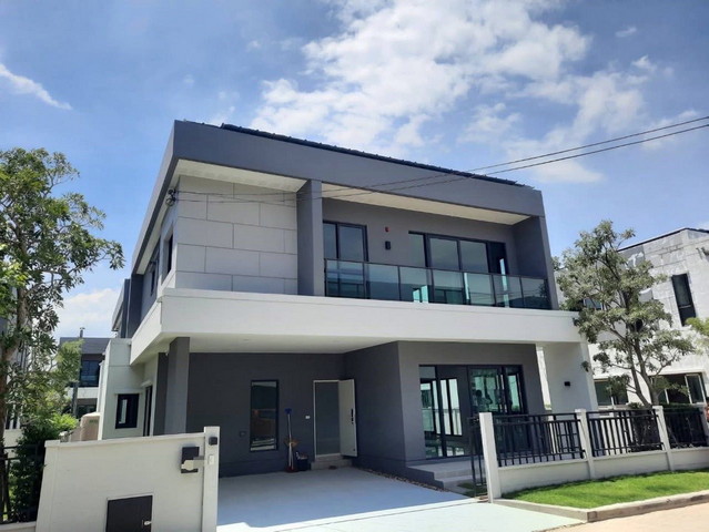 บ้านพร้อมเข้าอยู่ ให้เช่าบ้าน Centro Bangna Phase 1พื้นที่บ้าน 55.5ตรว ( inizio อยู่ตรงที่กลับรถ)209ตรม บ้านทิศใต้ 4ห้องนอน 4ห้องน้ำ จอดรถได้ 2 คัน ไม่มีห้องแม่บ้านค่าเช่า 95,000 บาทต่อเดือน สัญญาขั้นต่ำ 1 ปีแรกเข้าประกัน 2 เดือน + ล่วงหน้า 1 เดือน ตกแต่งพร้อมอยู่เครื่องใช้ไฟฟ้า- แอร์ครบทุกห้อง (ห้องรับแขกเป็นแอร์ฝังฝ้า)- ทีวี 75นิ้ว ห้องนั่งเล่น- ทีวี 55 นิ้ว ห้องมาสเตอร์- เครื่องซักผ้า- ตู้เย