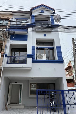 ให้เช่าทาวน์โฮม 3 ชั้น 22 ตร.ว. 3 ห้องนอน ย่านรัชดา-เหม่งจ๋าย ใกล้แยกเหม่งจ๋าย