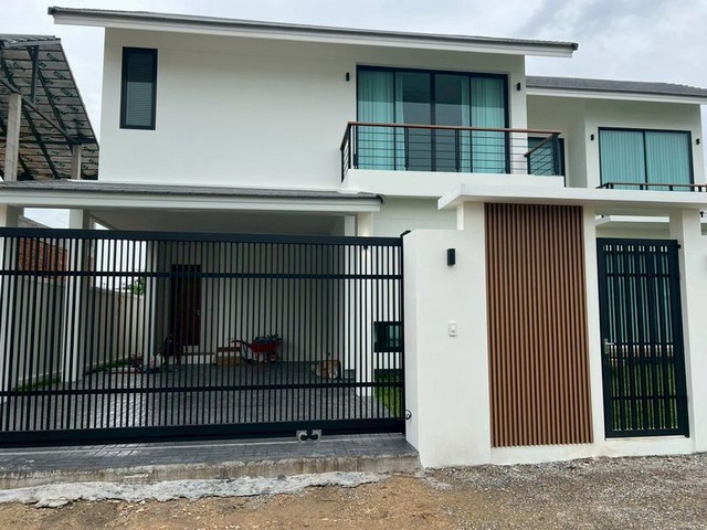 บ้านสร้างใหม่ 2 ชั้น สไตล์โมเดิร์น ตกแต่งสวย โซนแม่เหียะ 