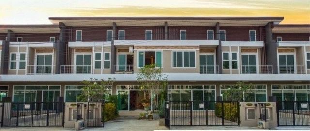 ทาวน์โฮมหลังใหญ่ เริ่มต้นที่ 2.53 ล้าน #อรสิริน6 (วงแหวน - สันกำแพง) ซื้อเป็นที่อยู่อาศัย หรือ #โฮมออฟฟิศ ก็ได้ จะมุมไหนก็ออกแบบได้ตามใจ