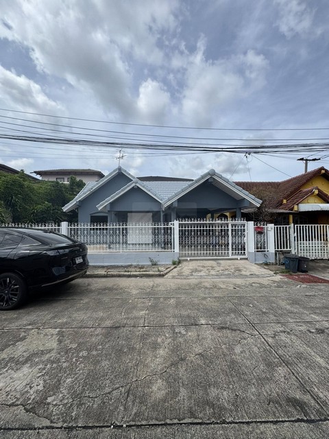 ให้เช่าบ้านเดี่ยวชั้นเดียว 53 ตรว. 2 ห้องนอน หมู่บ้านปลาทองศรีนครินทร์ รีโนเวทใหม่ ติด FoodLand ศรีนครินทร์ ใกล้ Jas Urban