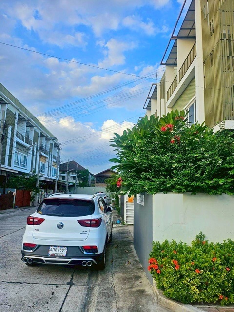  เดอะพาซิโอ ทาวน์ 1.2 กม.รร.นานาชาติฮีทฟิลด์ 1.1 กม. 3 นอน เฟอร์เครื่องใช้ไฟฟ้าครบ MRTน้อมเกล้า 400ม. ให้เช่าทาวน์โฮม 3 ชั้น 222ตร.ม. 