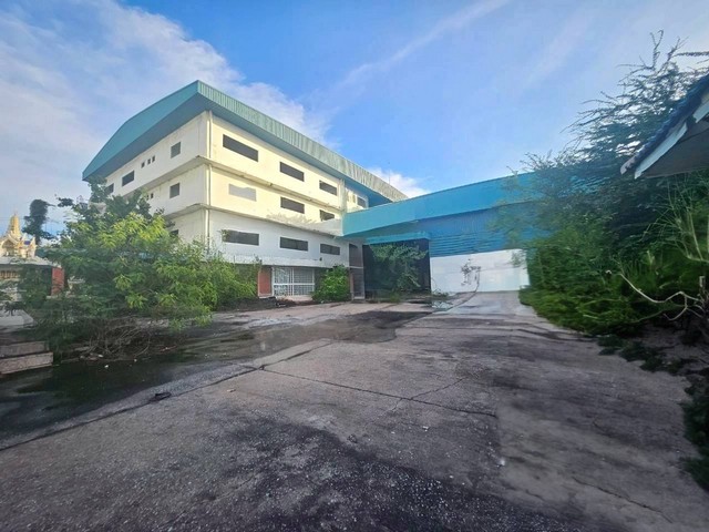 ขายที่ดินพร้อมสิ่งปลูกสร้างใกล้นิคมอมตะนครชลบุรี ผังม่วงลาย บนเนื้อที่  4  ไร่