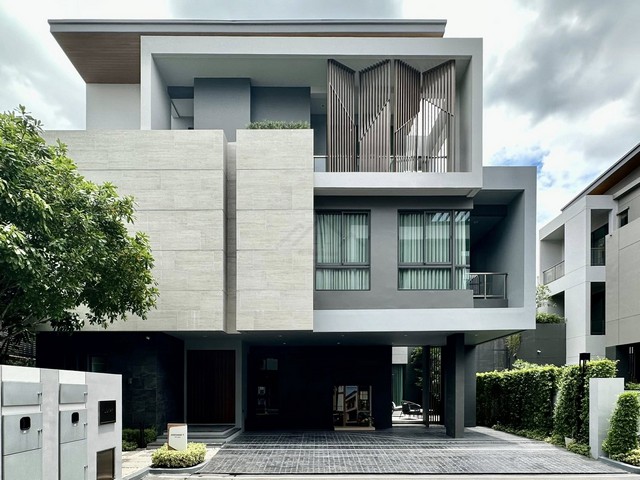 ให้เช่าบ้านตัวอย่าง 3 ชั้นหลังมุม 560 ตรม. 5 ห้องนอน The Gentry พัฒนาการ 2 ซอยพัฒนาการ 32 พร้อมลิฟต์ ติดถนนเมน บ้านใหม่ยังไม่มีใครเคยอยู่