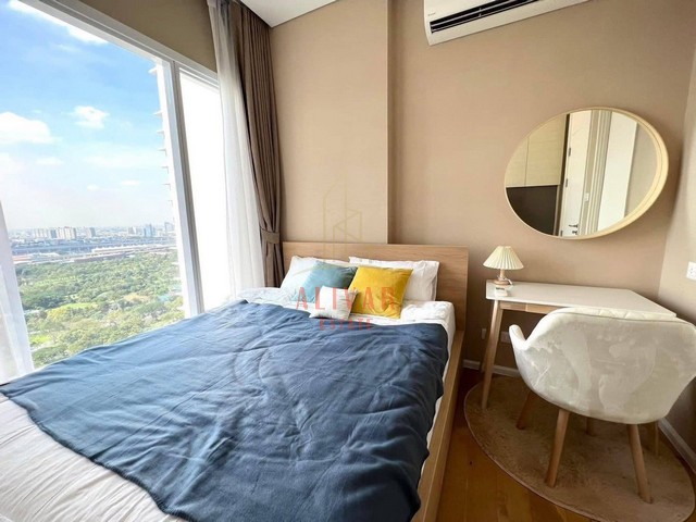 RC101125 Condo for rent at The Saint Residences near Lat Phrao Intersection and MRT Phahon Yothinค่าเช่า 20,000 THB/month (Contract less than 1 year)ค่าเช่า 16,500 THB/month (1 year contract)- ประกัน 2 เดือน ล่วงหน้า 1 เดือน รายละเอียด :- Size 31 sq.m.- 1 bedroom 1 bathroom- Building C: Floor 33 (total 41 floors)- Chatuchak Park view, unblocked viewสิ่งอำนวยความสะดวกภายในห้อง : - เครื่องใช้ไฟฟ้าครบ : แอร์ / ตู้เย็น / เครื่องซักผ้า - เครื่องนอน Slumberland / Sofabed / ม่านอย่างดี- ครัวปิด ระบายกลิ่นออกระเบียงได้สิ่งอำนวยความสะดวกส่วนกลาง : สระว่ายน้ำ 2 สระ (ความยาว