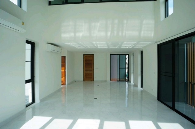 ให้เช่าโฮมออฟฟิศ3.5ชั้นย่านรัชดาลาดพร้าวลาดพร้าววังหินโชคชัย4 ใกล้MRTลาดพร้าว ใกล้ศาลรัชดา