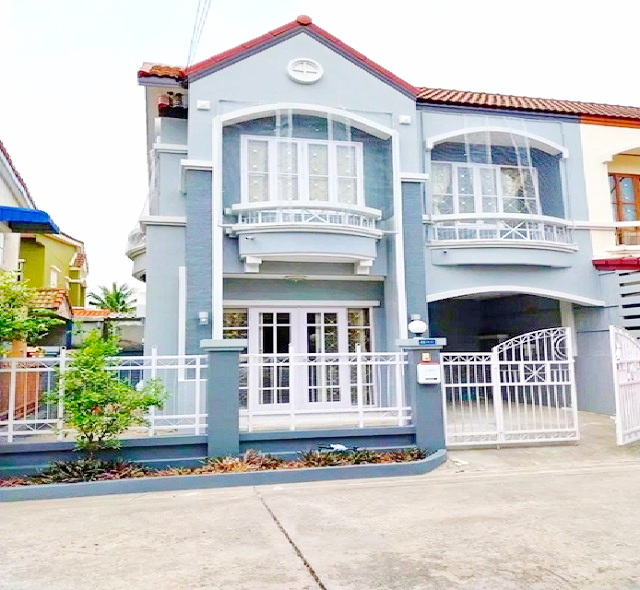 ให้เช่าทาวน์โฮม 2 ชั้นหลังหัวมุม 28ตร.วา.ม.กรุงเทพธนบุรี 1.7กม. 3นอน ไม่เคยอยู่ ตรงข้าม เดอะ โฟร์ท สาย4 แม็กซ์แวลู พุทธมณฑลสาย 4 1.6 กม.