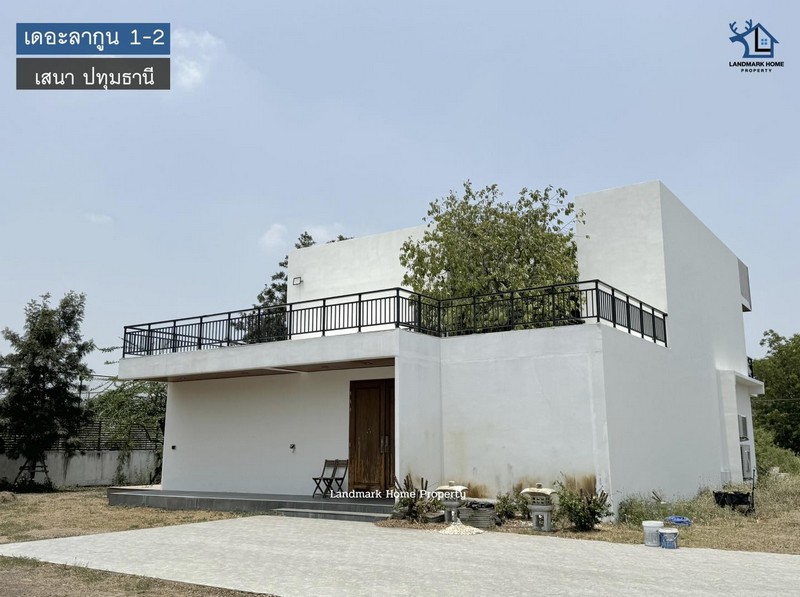 LM24-0098 เดอะลากูน 1-2 เสนา ปทุมธานีหมู่บ้าน : #เดอะลากูน 1-2 ถนนเมนทำเล : #เสนา #ปทุมธานีพื้นที่ : 453.4 ตร.ว. พื้นที่ใช้สอย 577 ตารางเมตรฟังก์ชั่น : 2 นอน 2 น้ำ เพียv : 8.95 ล้านบาททิศ :  ตะวันออกบ้านสร้างใหม่ควบคุมโดยวิศวะ บ.ทรงไทย ดีไซน์ จำกัด - พื้นชั้น 1 ทำจากไม้สักทอง - พื้นบันไดกับพื้นชั้น 2 ใช้ไม้แดง - เฟรมประตูบานสไลด์และหน้าต่าง มูลค่า 1,000,000 บาท- ผ้าม่านผ้านำเข้าทั้งหลัง 200,000 บาท - บ้านบิ