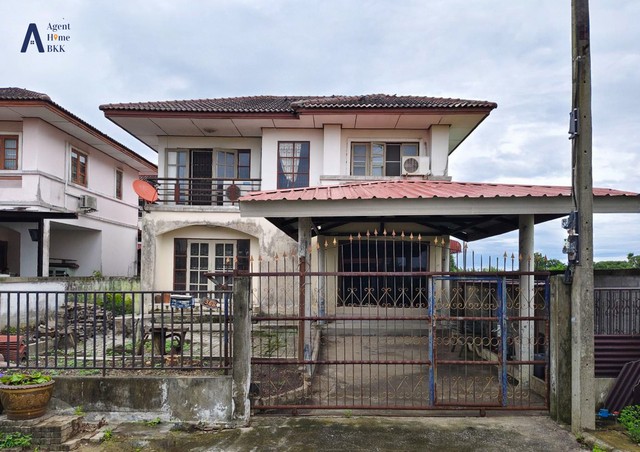 ขายบ้านเดี่ยว2ชั้น หมู่บ้านเลคการ์เด้นโฮมสถานที่ตั้ง ซอย10 ถนนขุมทอง-ลำต้อยติ่ง ถนนหลวงแพ่งแขวงขุมทอง เขตลาดกระบัง กทม.เนื้อที่ 81ตรว. พื้นที่ใช้สอย 220 ตรม.ขนาด 3ห้องนอน 2ห้องน้ำ 1ห้องครัว 1โถงจอดรถได้3คันสถานที่ใกล้เคียง-รร.วัดราชโกษา-นิคมอุตสาหกรรมเอเชีย สุวรรณภูมิ-โลตัสลาดกระบัง-ตลาดเก่าหัวตะเข้-สถาบันเทคโนโลยีพระจอมเก้ลาเจ้าคุณทหาร-รร.เตรียมอุดมศึกษาสุว