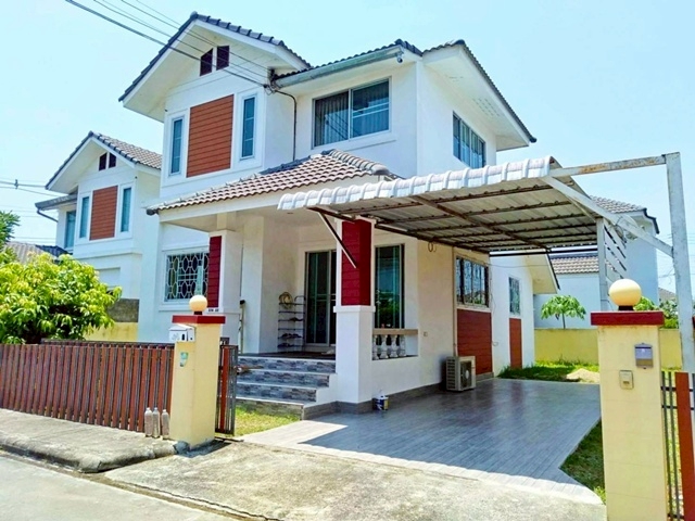 ตลาดท่ารั้ว 1.3 กม. ถ.รอบเมืองเชียงใหม่ เช่าบ้านเดี่ยว 2 ชั้น 52ตร.วา. 202ตร.ม.ดอยสะเก็ด  จัดเต็มเฟอร์ฯ 3นอน 2น้ำ 