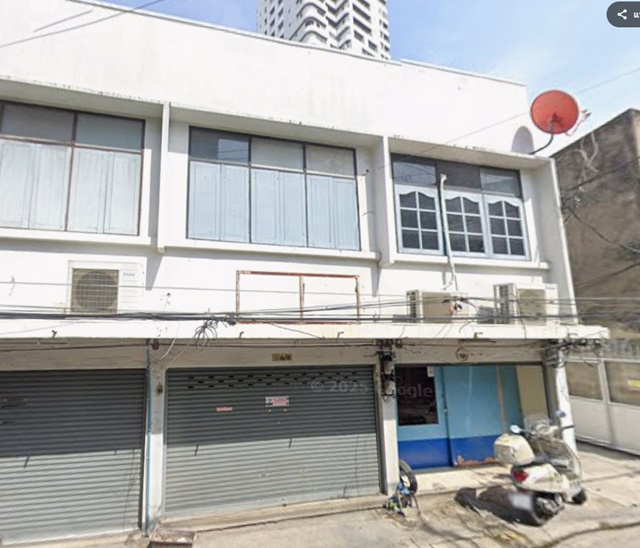 Terminal21 2.1กม.  ห้างกรีนเพลส 400ม. ให้เช่าอาคารพาณิชย์ 2 ชั้น 17ตร.วา. 147ตร.ม.  2นอน 1น้ำ จันทน์41-45 โลตัส วัดไผ่เงิน 900 ม. 