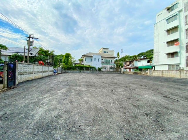 เดอะไนน์ พระราม 9 400 ม. ARL หัวหมาก 1.9 กม.ให้เช่าที่ดิน  220ตร.วา. ถนนพระราม9  ที่ดินสวย เหมาะสำหรับทำเป็นที่จอดรถบริษัทฯ  ทางด่วนศรีรัช