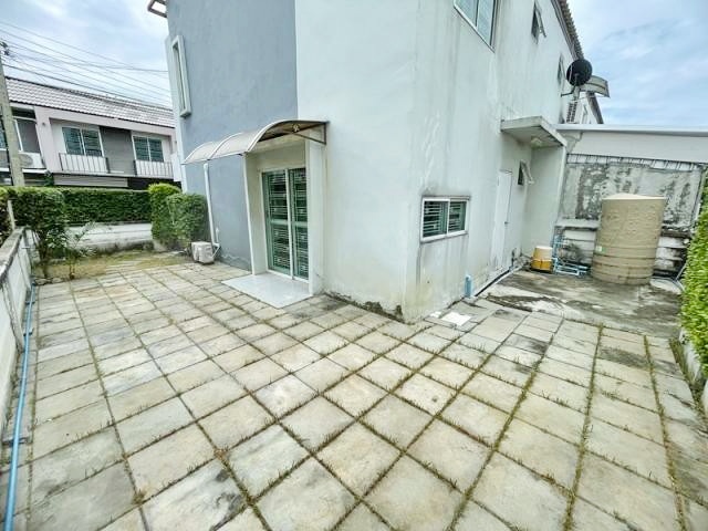 สะพานนนทบุรี  ตลาดดวงแก้ว พลาซ่า 500 ม. ให้เช่าทาวน์โฮม 2 ชั้น หลังริม! เฟอร์ฯครบ 3 นอน 2 น้ำ รร.นวมินทราชินูทิศ หอวัง 1.2 กม.