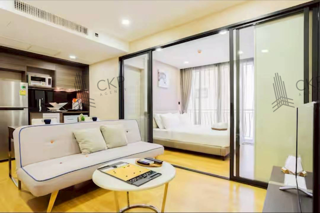 ขาย/ให้เช่า คอนโด Klass หลังสวน ตกแต่งสวยงาม สไตล์minimalโทนสว่าง พร้อมเข้าอยู่ ใกล้ BTS ชิดลม แขวงลุมพินี เขตปทุมวัน กรุงเทพฯ ติดต่อสอบถามได้ค่ะรายละเอียด (Description)- ขนาด 33.84 ตร.ม.- อยู่ชั้นที่ 4- 1 ห้องนอน 1 ห้องน้ำ- พร้อมเฟอร์นิเจอร์ ประตูดิจิตอล- เครื่องปรับอากาศ 2 เครื่องการเดินทาง- ถนนหลังสวน  79 เมตร- ถนนเพลินจิต  300 เมตร- BTS ชิดลม  400 เมตร- ถนนสารสิน  950 เมตรสถานที่ใกล้เคียง- เดอะ เมอร์