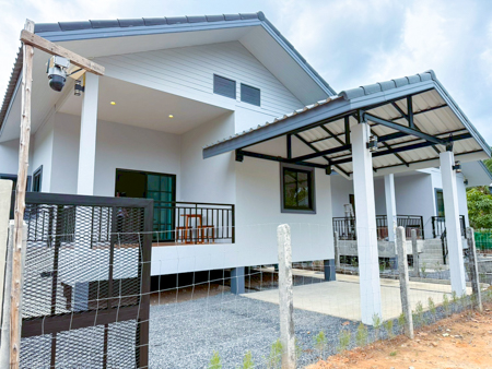 บ้านพักตากอากาศสไตล์โมเดิร์น ใจกลางหน้าเมืองสมุย – พร้อมอยู่ทุกตารางเมตร ตำบลหน้าเมือง อำเภอเกาะสมุย จังหวัดสุราษฎร์ธานี