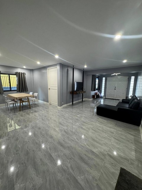 P1262 ให้เช่า บ้านเดี่ยว หมู่บ้านปลาทอง ซอย ศรีด่าน 4 Baan Phathong บนถนนศรีนครินทร์ ติดกับฟู๊ดเเลนด์ ห้าง Jas Urban