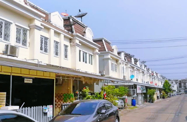 ให้เช่าบ้านทาวน์เฮ้าส์ 2 ชั้นด่วน!  MRTรามอินทรา40 1.4กม.3นอน นวลจันทร์ แบตมินตัน ฟุตบอลคลับ 100ม. 2น้ำ  22ตร.วา.172 ตร.ม. 