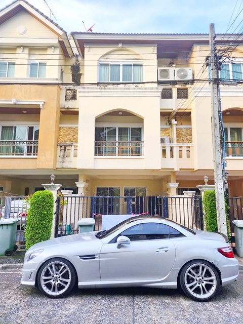  คฤหาสน์แนวตั้ง ให้เช่าทาวน์โฮมหรู 3 ชั้นใกล้ ม.ธุรกิจบัณฑิตย์ 799ม.4นอน ทำเลสามัคคี-ประชาชื่น  26ตรว. 300ตรม. 3น้ำ พร้อมเฟอร์ครบชุด 