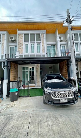 LV53274 ให้เช่า ทาวน์เฮ้าส์ 2 ชั้น โกลเด้น ทาวน์ รามอินทรา-วงแหวน Golden Town Ramintra-Wongwaenราคาเช่า : 25,000 บาท/เดือน ที่ตั้ง : ถนนคู้บอน แขวงบางชัน เขตคลองสามวา กทม.ชื่อโครงการ : โกลเด้น ทาวน์ รามอินทรา-วงแหวน Golden Town Ramintra-Wongwaenรายละเอียด : - 3 ห้องนอน- 1 ห้องอเนกประสงค์- 2 ห้องน้ำ- ตกแต่งครบ พร้อมทีวี ตู้เย็น เครื่องซักผ้า ไมโครเวฟ- จอดรถ 2 คัน- ไม่อนุญาตสัตว์เลี้ยงสิ่งอำนวยความสะดวก :- สโมสรสไตล์อังก