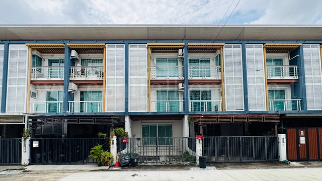 ทาวน์โฮม 3 ชั้น ชวนชื่น โมดัส - วิภาวดี ติดถนนวิภาวดี