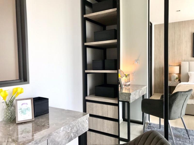 Life One Wireless Clean convenient safe 21st floor BTS Ploenchit