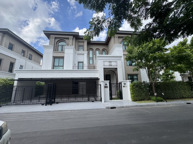 Luxury single-family house for rent at Cinq Royal, Krungthep Kreetha