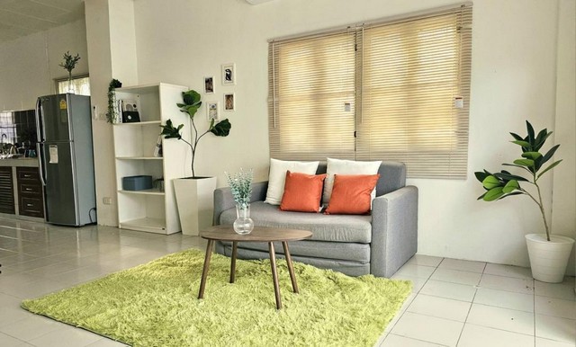 ให้เช่าทาวโฮม2ชั้น120ตร.ม.ย่านทาวน์อินทาวน์ลาดพร้าวหลังมุมใกล้BTSลาดพร้าว 83 เลี้ยงสัตว์ได้ 