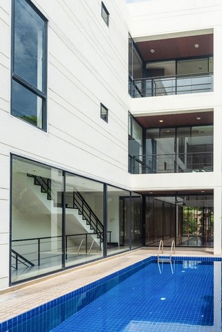 ให้เช่าอาคาร4ชั้น 750ตร.ม.ใจกลางอารีย์พญาไทสะพานควายพระรามที่6พร้อมสระส่วนตัวเหมาะอยู่อาศัยและทำโฮมออฟฟิศสปาคลีนิคโฮลเทล ใกล้BTSอารีย์ กระทรวงการคลัง สามเสน ดุสิตราคาเช่า 220,000 บาท / เดือน( สัญญา 3 ปี ล่วงหน้า 1 เดือน ประกัน 3 เดือน )ราคานี้สำหรับ partially furnished (ห้องนอน master, ห้องนั่งเล่น, ห้องทานข้าว)หากต้องการ fully furnished หรือ unfurnished คุยราคากันได้ที่ตั้ง ถนนพหลโยธิน ซอยอารีย์สัมพัน