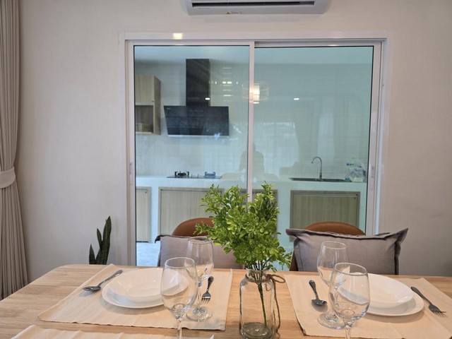 ขาย บ้านเดี่ยว หมู่บ้าน เค.ซี.การ์เด้นโฮม 14 KC Garden home 14 นิมิตรใหม่ 40 รีโนเวทใหม่ สไตล์มินิมอล ตัวบ้านอยู่ลึกจากหน้าหมู่บ้านถนนใหญ่ประมาณ 4 กม. ภายในหมู่บ้านมีเซเว่น บิ๊กซี โรงเรียนและร้านอาหารมากมายราคาเพียง 3,590,000 บาท ฟรีค่าใช้จ่ายวันโอนทั้งหมดติดต่อ คุณช่อผกา 0616198565 LINE 0616198565หากไม่รับสาย รบกวนขอความกรุณาลูกค้า @line ทิ้งรูปและข้อมูลไว้นะคะhttps://line.me/ti/p/zu0mm-ozFX- ขนาดที่ดิน 50 ตรว. พื