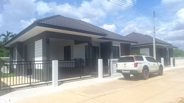 บ้านเดี่ยว1ชั้น โครงการเดอะเพลินใจวิลล์ ปากบ่อ สมุทรสาครสถานที่ตั้ง ถนนพระรามสอง ต.บ้านเกาะ อ.เมืองสมุทรสาคร จ.สมุทรสาคร่เนื้อที่ 50ตรว. พื้นที่ใช้สอย 120ตรม.ขนาด 2ห้องนอน 2ห้องน้ำ 1ห้องครัง 1ห้องรับแขก 2ที่จอดรถราคาขาย 2,590,000 บาทฟรีค่าใช้จ่ายใจการโอนกรรมสิทธิ์ฟรีค่าส่วนกลางฟรีค่าประเมินธนาคารแถม แอร์ ถังเก็บน้ำ ปั้มน้ำสถานที่ใกล้เคียงนิคมฯสมุทรสาครวัดน่วมกา